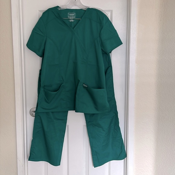 Cherokee Scrubs - Picture 1 of 6